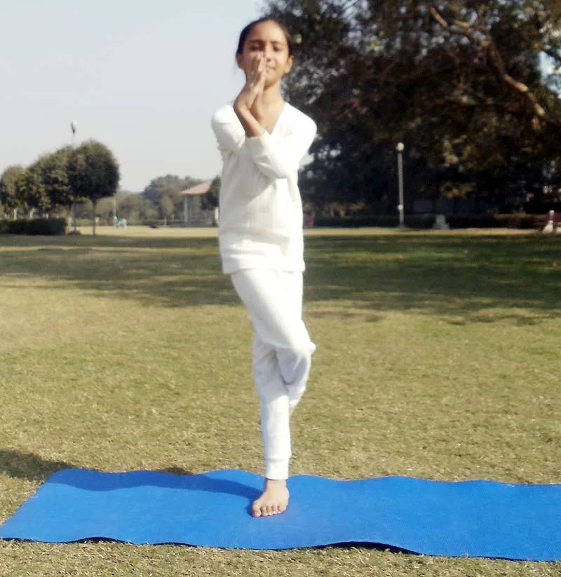 Garudasana Yoga (Eagle Pose) Steps, Benefits And Precautions